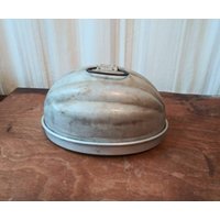 Vintage Steamed Pudding Form Eichel Oval Mit Deckel & Henkel Abnutzung-Ever Aluminium Blech Backform 40Er Jahre Landhaus Küche Dekor Rustikal von OffbeatAvenue