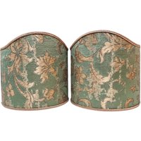 Paar Clip-On Wandleuchte Shield Shades Grün Und Gold Rubelli Seide Jacquard Les Indes Galantes Muster Mini Lampenschirm - Handgemacht in Italien von OggettiVeneziani