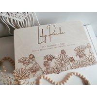 Personalisierte Hölzerne Erinnerungsbox | Truhe Mit Namen Und Geburtsurkunde Ein Geschenk Für Ein Kind Dekoration Blumen Mädchenzimmer von OhMajoCraft