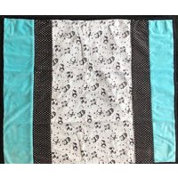 Handgemachte Moderne Baby Minky Babydecke Mit Verspielten Pandas in Blau Und Schwarz Mit Tupfen Passendem Spucktuch von OhMyModernBaby