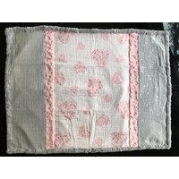 "Handgemachte Moderne Baby Minky Decke Gedruckt Rosa Herzen in Grau "Metallic" Sterne Mit Strukturierte Plus 4 Spucktücher." von OhMyModernBaby