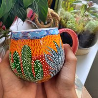 Rosa Handbemalter Becher, Kaffeetasse, Umarmungsbecher, Kaffeeliebhaber, Einzigartiger Teeliebhaber, Kaffeebecher Handgemacht, Teebecher von Ohtheplaceswegoshop