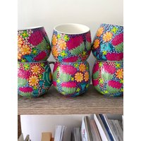 Rosa Handbemalter Becher, Kaffeetasse, Umarmungsbecher, Kaffeeliebhaber, Einzigartiger Teeliebhaber, Kaffeebecher Handgemacht, Teebecher von Ohtheplaceswegoshop
