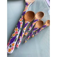 Weißes Holzlöffel Set - Backlöffel Backgeschenk Rührlöffel Kleines Geschenkset Messlöffel Backliebhaber Geschenk Unter 60 von Ohtheplaceswegoshop