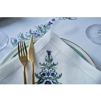 Gestickter Weihnachtsbaum Leinen-Servietten Milch Weißer Hohlsaum Gestickter Weihnachtsbaum Leinen-Servietten Milch Weißer Hohlsaum von Okkembroidery