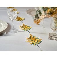 Gestickte Mimosa Rüschen Tischdecke Weißes Wasserdichtes Polyester Gestickte Mimosa Rüschen Tischdecke Weißes Wasserdichtes Polyester von Okkembroidery