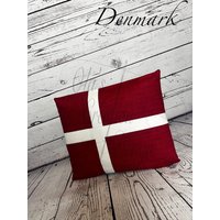 Dänemark Flagge Kissen von OlasCreationDesign