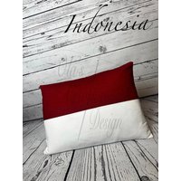 Indonesien Flagge Kissen von OlasCreationDesign