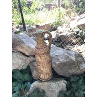 Vintage Strickflasche Mit Korken -Handgestrickte Flasche Korbgeflecht -Rustikale Dekorative Weinflasche -Alte -Geflochtene Glasflasche Vintage Strickflasche Mit Korken -Handgestrickte Flasche Korbgeflecht -Rustikale Dekorative Weinflasche -Alte -Geflochtene Glasflasche von OldButGoldShop