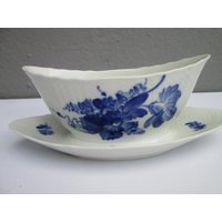 Royal Copenhagen Denmark Sauciere Blaue Blume Geschweift Modell 1651 von OldDesein