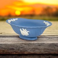 Vintage Wedgwood Jasperware Blassblau Oval Dekorative Kleine Pflanzer von OldFineThings