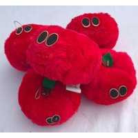 Vintage Plüsch Weihnachten Ornamente Anthropomorphe Rote Obst Gesicht Lot Fünf Hängend Niedlich Geschenk Apfel Tomaten Beere Filz Augen Spielzeug von OldFleaToyMarket