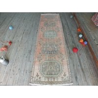 Läufer Teppich, Pastell Farben Blass Rosa Long Runner, Flur Oushak Korridor Vintage Distressed Etwa 3 X 10 Fuß Teppich Läufer Teppich, Pastell Farben Blass Rosa Long Runner, Flur Oushak Korridor Vintage Distressed Etwa 3 X 10 Fuß Teppich von OldRugBazaar