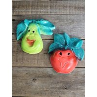 Vintage Anthropomorphic Favorware Apple & Pear Wanddekor Chalkware von OldSchoolOddButCool