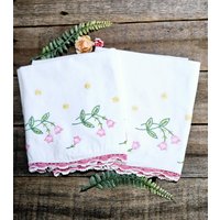 Vintage Assorted Gestickte Florale Baumwollkissenbezüge von OldSchoolOddButCool