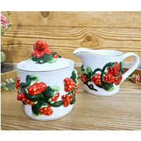 Vintage Keramik Super Süß Erdbeer Sahne Und Zucker Set Ec von OldSchoolOddButCool