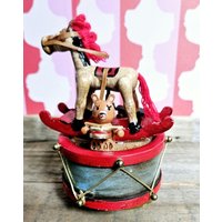 Vintage Musical Hölzernes Schaukelpferd Enesco Spielfigur von OldSchoolOddButCool