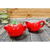Vintage Pantry Parade Keramik Tomaten Zucker Und Milchkännchen Set Ec Usa von OldSchoolOddButCool