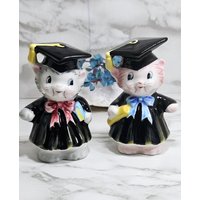 Vintage Py Japan Graduation Cats Salz & Pfefferstreuer von OldSchoolOddButCool