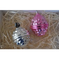 Rosa Und Weiß Vintage Glas Ornamente Set Russland von OldTrunkFinds