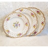 Vintage-Teller Set Vintage Seite Platte Thema Staffordshire England Rustikale Küche Dekor Bauernhaus Landdekor von OldVintageStuffGoods