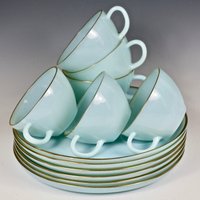 Feuerkönig Türkis Blau 12 Stück Snack Set Tassen Teller 22K Gold Midcentury von OldtimeAndAgain