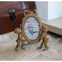 Vintage Bow Top Fotorahmen Mit Putten, Engel Verzierter Ovaler Goldbilderrahmen Tischplatte Barock Rokoko Louis Xvi Art Wohnkultur Vintage Bow Top Fotorahmen Mit Putten, Engel Verzierter Ovaler Goldbilderrahmen Tischplatte Barock Rokoko Louis Xvi Art Wohnkultur von OldtimerBeauties
