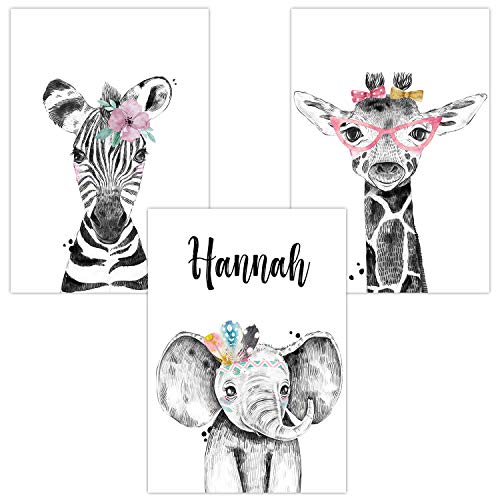 Olgs Wandbilder 3er Set personalisiert für Babyzimmer Deko | Kunstdruck DIN A4 | Dekoration Kinderzimmer Poster mit Namen (3er Set Zebra Elefant Giraffe Brille) von Olgs