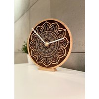 Mandala Sonne 2 | Boho Uhr Graviert Ohne Harz Massivholz Wanduhr Hochzeitsgeschenk Einweihungsparty Geschenk Holz von OlimpiClocks