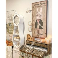 Carnaby Square Feine Kleidung, Vintage Bauernhaus Zeichen, Kaninchen Dekor, Inspirierte Kunst, Rustikale Leinwand Wandkunst von OliveBranchFarmhouse