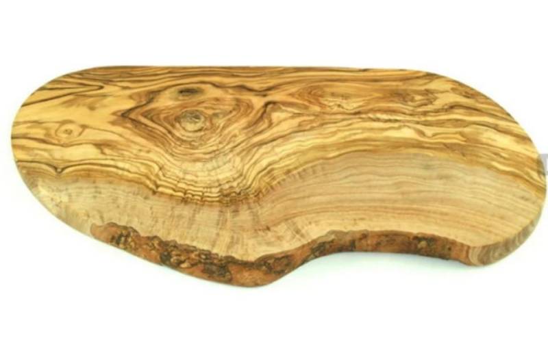 Olivenholz-erleben Schneidebrett Schneidebrett rustikaler Rand aus Olivenholz 25-29 cm, (1-St) von Olivenholz-erleben