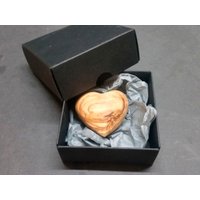 Herzilein Herz in Geschenk-Box Liebe Aufmerksamkeit Olivenholz von Olivenholzerleben