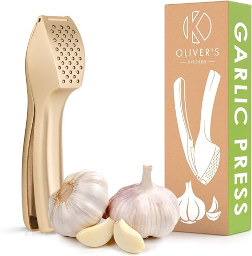 Oliver's Kitchen ® Premium Knoblauchpresse - Handlich & Leicht zu Reinigen - Pressen Sie Knoblauch & Ingwer Mühelos (Kein Schälen Nötig) - Extra Stark & Strapazierfähig - (Matte Gold) von Oliver's Kitchen