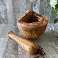 Mörser Und Stößel Aus Olivenholz, Geschenk Für Mama | Jetzt Bestellen von OlivewoodEra