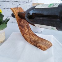 Weinflaschenhalter Aus Olivenholz von OlivewoodEra