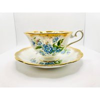 Seltene Royal Albert Vergissmeinnicht Mit Gold Teetasse Und Untertasse von OlliesCollection