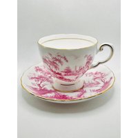 Toskana Rote Landschaft Teetasse Und Untertasse von OlliesCollection