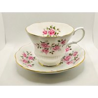 Weiß Mit Rosa Rosen Royal Albert Teetasse Und Untertasse von OlliesCollection
