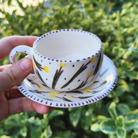 Handbemalte Florale Espressotasse Mit Untertasse Handgefertigtes Keramiktulpendesign Handbemalte Florale Espressotasse Mit Untertasse Handgefertigtes Keramiktulpendesign von OlliveCeramics
