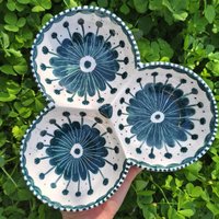 Handgefertigte Keramik Geteilte Snackschale Blaue Florale Servierplatte Handgefertigte Keramik Geteilte Snackschale Blaue Florale Servierplatte von OlliveCeramics