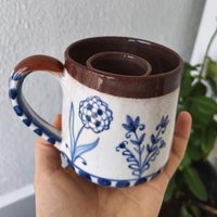 Handgemachte Terrakotta Tee Tasse Blaue Florale Keramik Tasse Handgemachte Terrakotta Tee Tasse Blaue Florale Keramik Tasse von OlliveCeramics