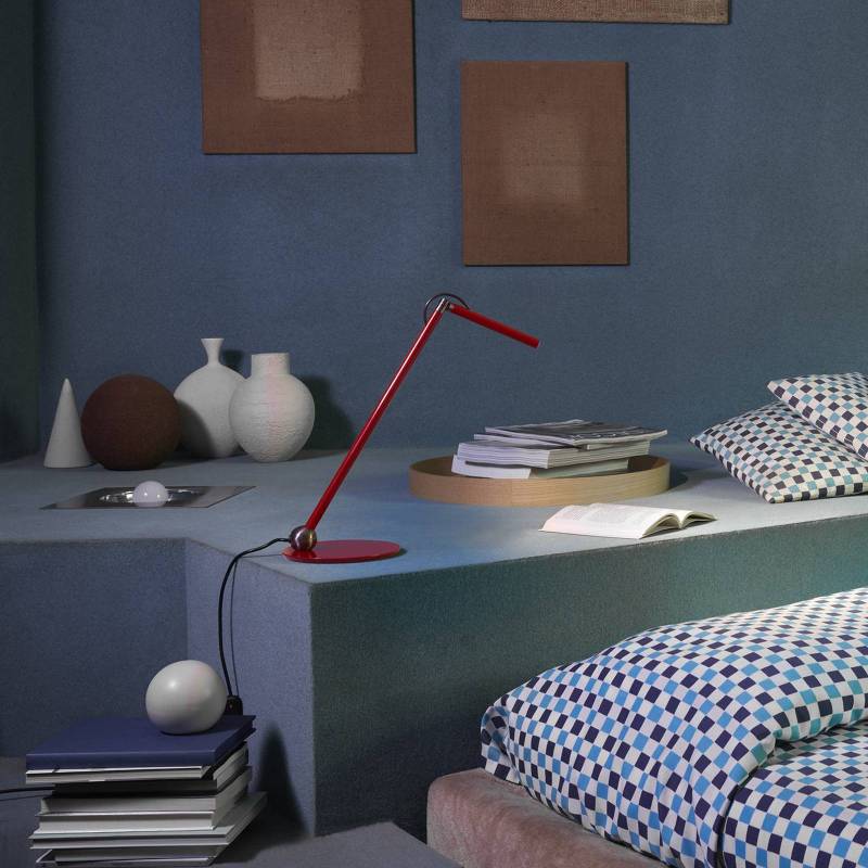 Oluce LED-Tischleuchte Calamaio, rot, Metall, Höhe 37 cm von Oluce