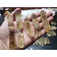 Rohe Citrin Punkte || Chevron Smokey Kristall Zauberstäbe Wählen Sie Ihre Größe Rohe Citrin Punkte || Chevron Smokey Kristall Zauberstäbe Wählen Sie Ihre Größe von OmEarthCrystals