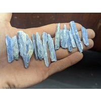 Rohe Kyanit Klingen || Wählen Sie Ihre Größe Crystal Wands von OmEarthCrystals