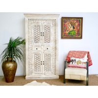 Rejka - Hand-Carved Mango Wood Cabinet White Washed 190cm von OmHomeGarden