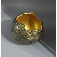 Lichtschale/ Windlicht Aus Beton Kugelförmig, Gold Und Schwarz Außen An Der Äußeren Seite , Ihr Könnt Auch Kerzensand in Die Schale Füllen von OmaMomo