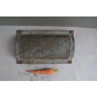 Vintage Rustikale Reibe - Primitives Dekor Landhaus Haushaltswaren Ära 1910x Vintage Rustikale Reibe - Primitives Dekor Landhaus Haushaltswaren Ära 1910x von OmaOmaOpaOpa