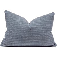 Handgewebter Tenun Gedog Baumwoll-Kissenbezug Graublauer Akzent, 36 cm X 50 Handgewebter Tenun Gedog Baumwoll-Kissenbezug Graublauer Akzent, 36 cm X 50 von OmahBali