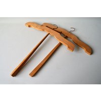 2 Alte Holzkleiderbügel Aus Mallorca Mit Langer Stange von OmasVintageDE
