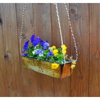 Alte Kasten-Kuchenform Als Blumenampel Alte Kasten-Kuchenform Als Blumenampel von OmasVintageDE